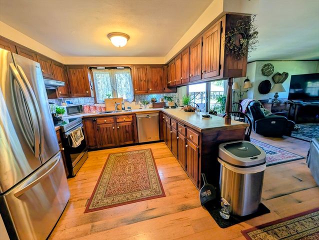 178 Dennison Hill Rd, Southbridge, MA 01550