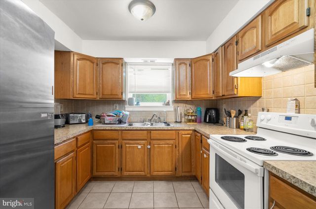 825 WOODCHUCK LN, Reading, PA 19606