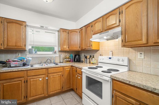 825 WOODCHUCK LN, Reading, PA 19606