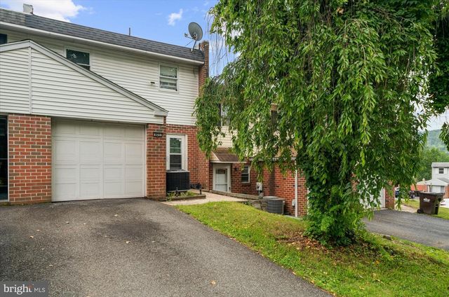 825 WOODCHUCK LN, Reading, PA 19606