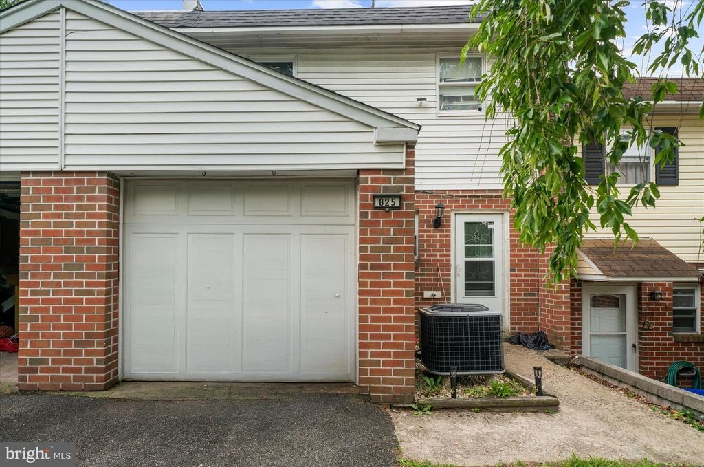 825 WOODCHUCK LN, Reading, PA 19606