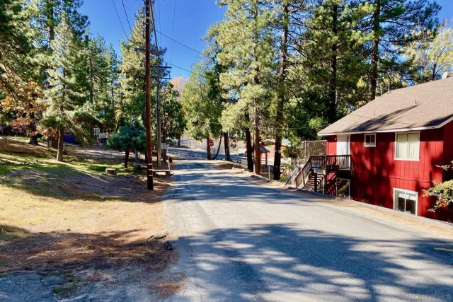 32065 Hunsaker way 12, Running Springs, CA 92382