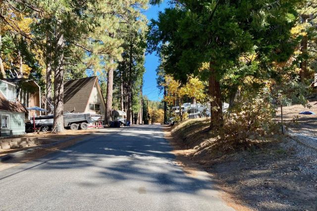 32065 Hunsaker way 12, Running Springs, CA 92382