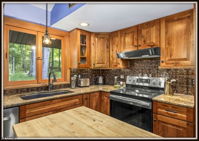 118 Ridge Rd, Hampton Twp., NJ 07860