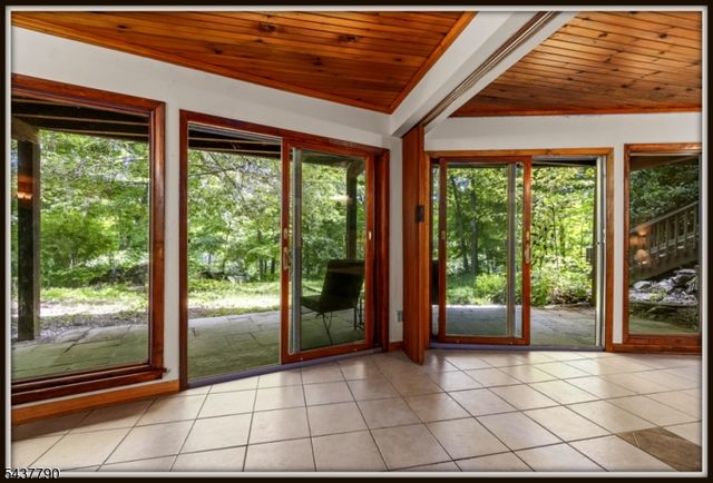 118 Ridge Rd, Hampton Twp., NJ 07860