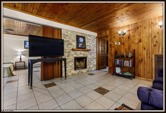 118 Ridge Rd, Hampton Twp., NJ 07860