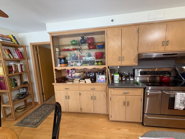 501 Glenwood Trail, Elgin, IL 60120