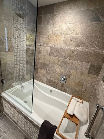 501 Glenwood Trail, Elgin, IL 60120