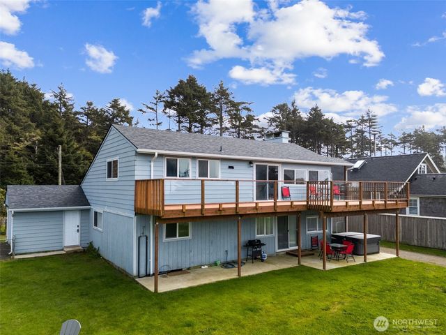 34 4th Street S, Pacific Beach, WA 98571