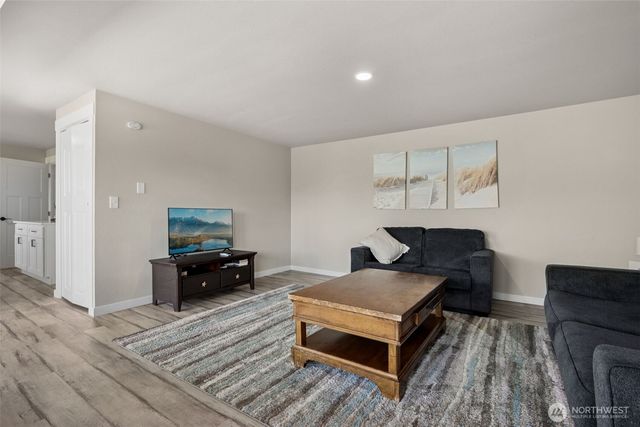 34 4th Street S, Pacific Beach, WA 98571