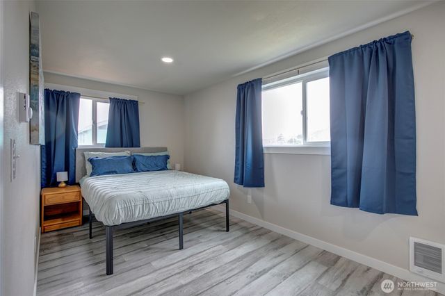 34 4th Street S, Pacific Beach, WA 98571