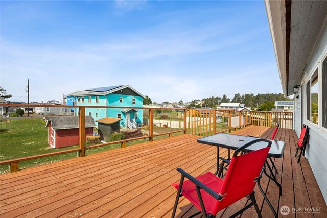34 4th Street S, Pacific Beach, WA 98571