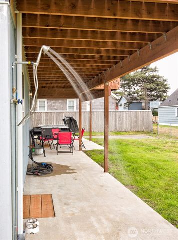 34 4th Street S, Pacific Beach, WA 98571