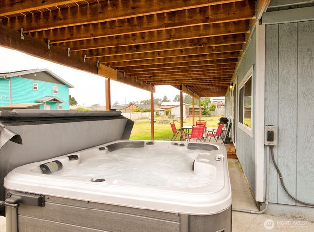 34 4th Street S, Pacific Beach, WA 98571