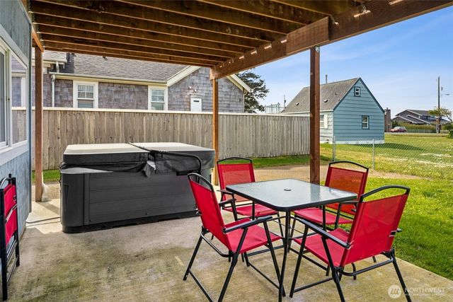 34 4th Street S, Pacific Beach, WA 98571