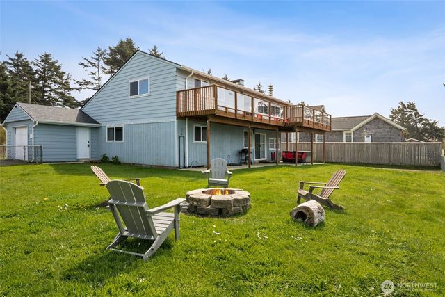 34 4th Street S, Pacific Beach, WA 98571