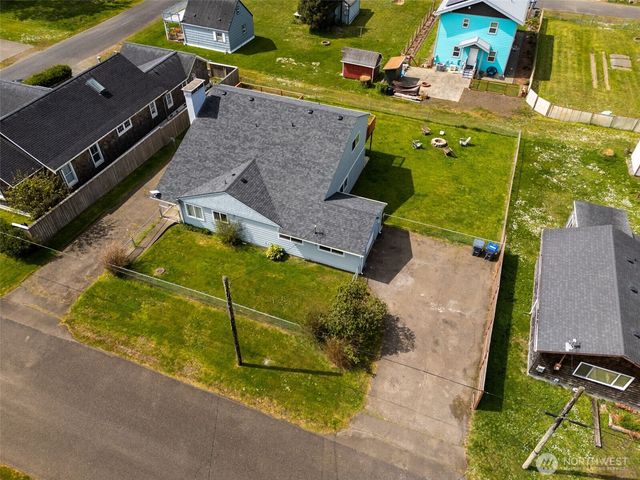 34 4th Street S, Pacific Beach, WA 98571