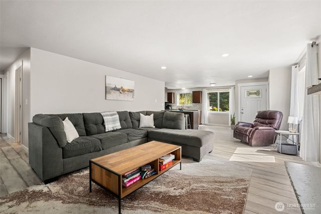 34 4th Street S, Pacific Beach, WA 98571