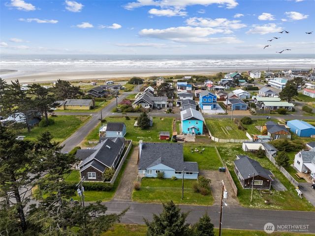 34 4th Street S, Pacific Beach, WA 98571