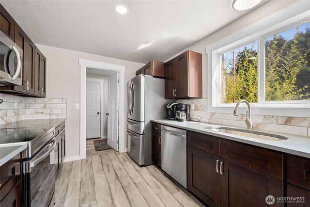 34 4th Street S, Pacific Beach, WA 98571