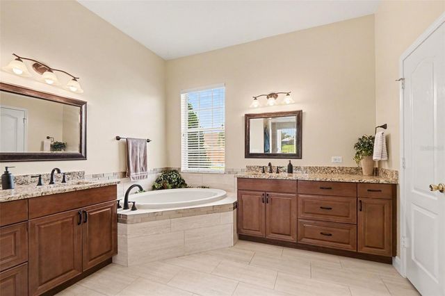 25741 RISEN STAR DR, Wesley Chapel, FL 33544