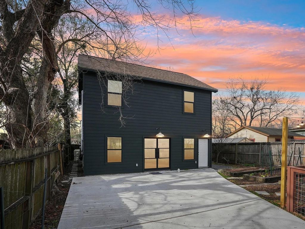 1410 Elliott Street B, Houston, TX 77023