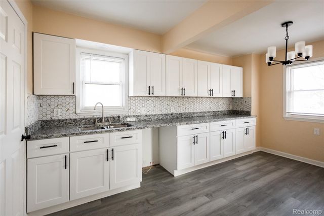 19100 Kingsville Street, Harper Woods, MI 48225