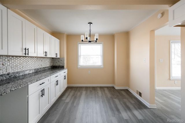 19100 Kingsville Street, Harper Woods, MI 48225