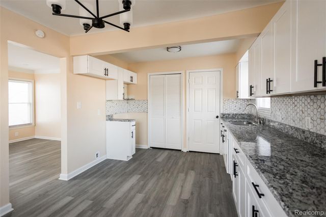 19100 Kingsville Street, Harper Woods, MI 48225