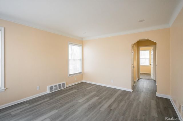 19100 Kingsville Street, Harper Woods, MI 48225