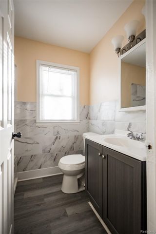 19100 Kingsville Street, Harper Woods, MI 48225