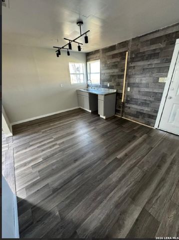 125 SMALLWOOD DR, San Antonio, TX 78210