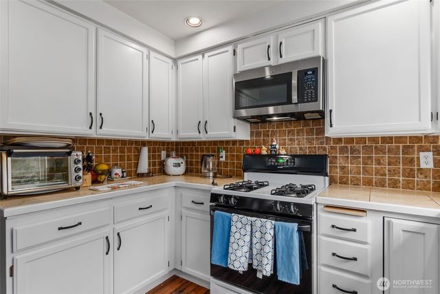 5601 Thornbury Drive SE, Lacey, WA 98513