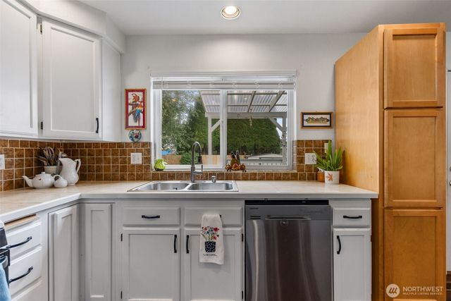 5601 Thornbury Drive SE, Lacey, WA 98513