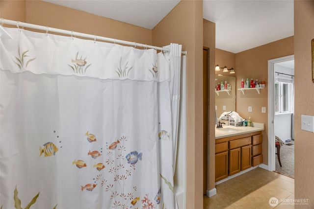 5601 Thornbury Drive SE, Lacey, WA 98513