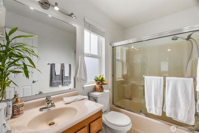 5601 Thornbury Drive SE, Lacey, WA 98513