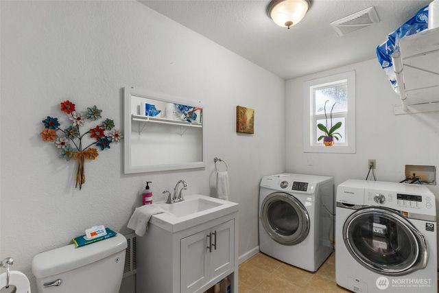 5601 Thornbury Drive SE, Lacey, WA 98513