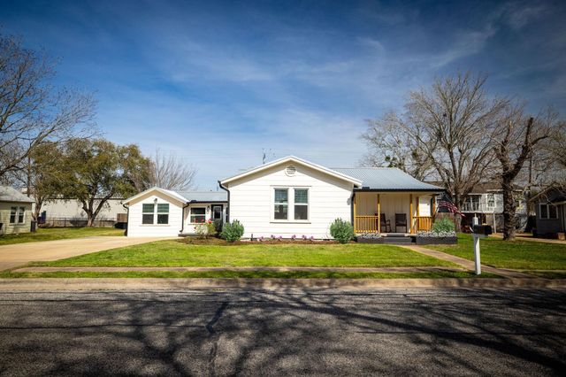 215 Paulus Street, Schulenburg, TX 78956