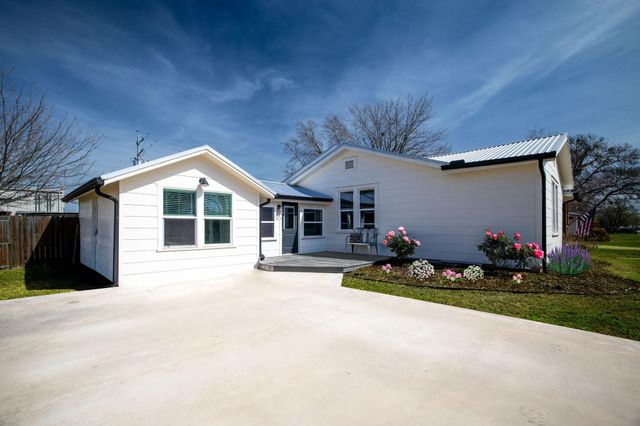 215 Paulus Street, Schulenburg, TX 78956