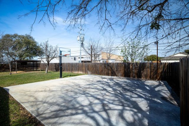 215 Paulus Street, Schulenburg, TX 78956