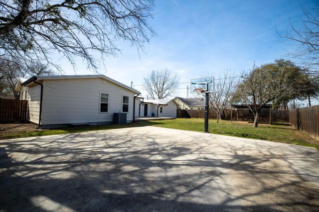 215 Paulus Street, Schulenburg, TX 78956