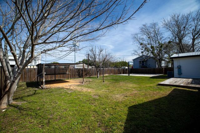 215 Paulus Street, Schulenburg, TX 78956