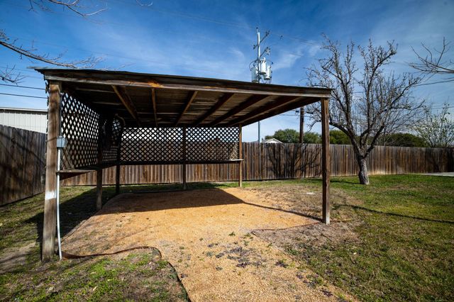 215 Paulus Street, Schulenburg, TX 78956