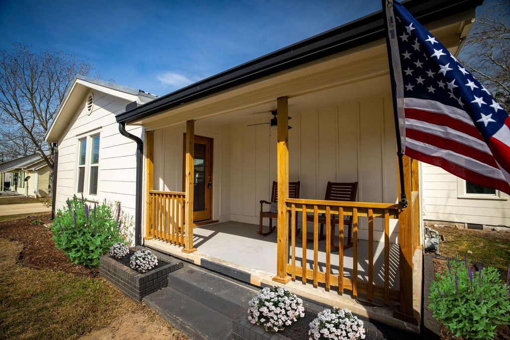 215 Paulus Street, Schulenburg, TX 78956