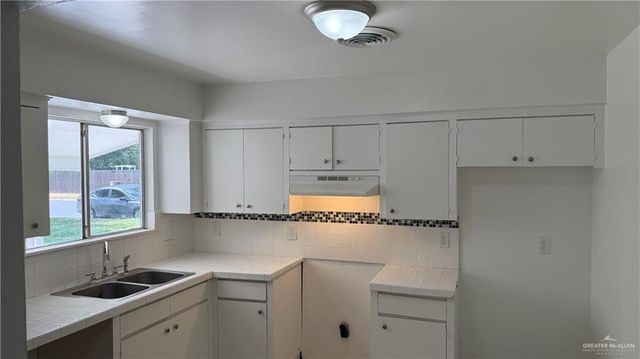 2221 Whitewing Avenue, Mcallen, TX 78501