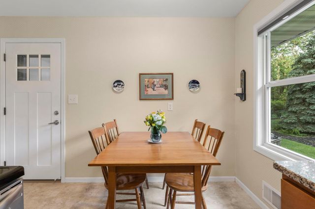 942 7th Avenue E, Shakopee, MN 55379