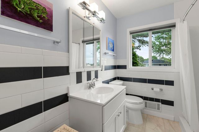 942 7th Avenue E, Shakopee, MN 55379