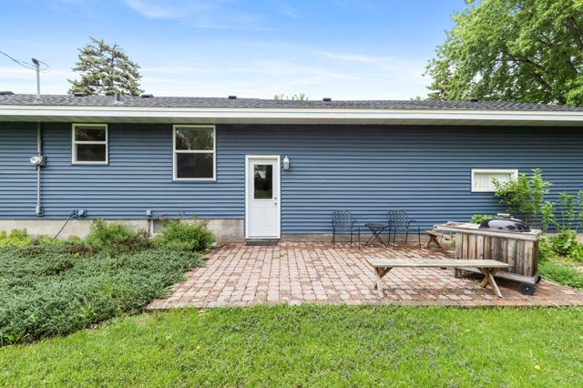 942 7th Avenue E, Shakopee, MN 55379