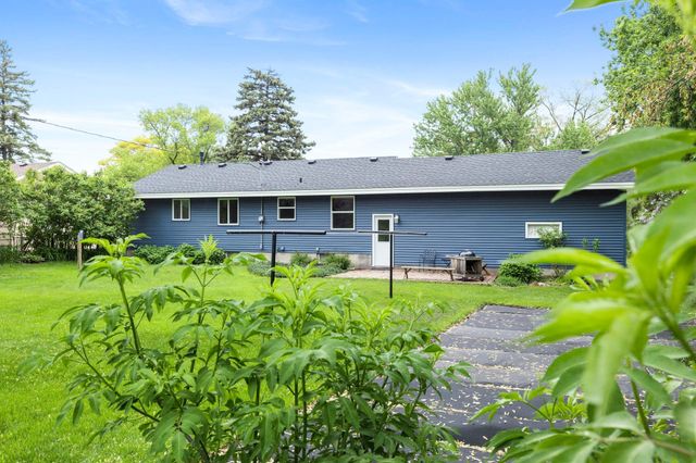 942 7th Avenue E, Shakopee, MN 55379