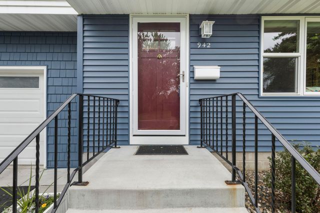 942 7th Avenue E, Shakopee, MN 55379
